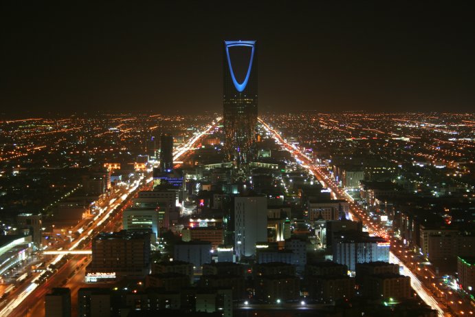 Kingdom Centre in Riyadh at night